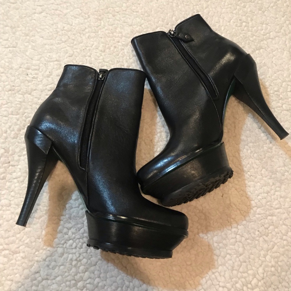 Lisa by Donald Pliner platform leather boots sz 9